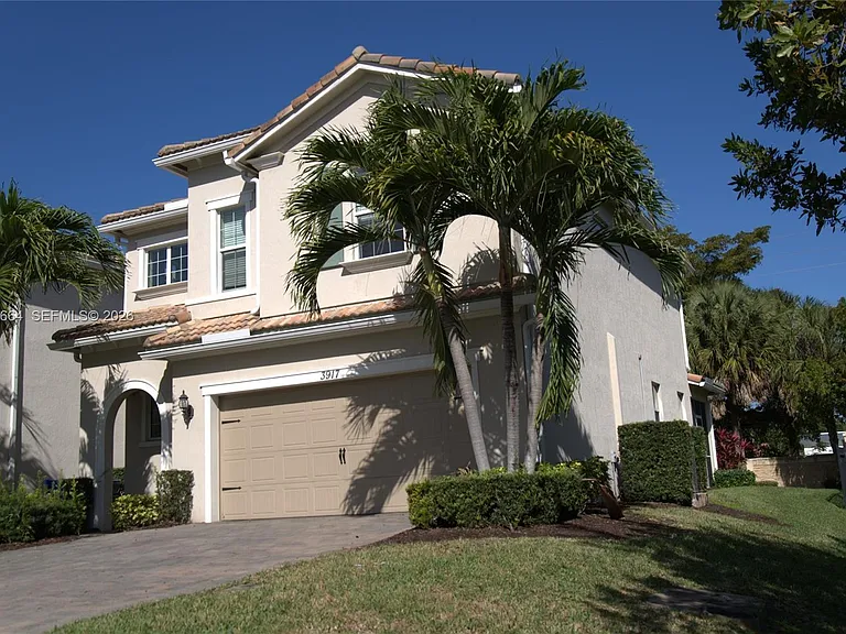 3917 Mahogany Ln — Photo 2