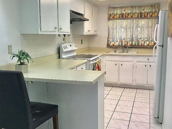 2nd image of 934 Bellhurst Ave
