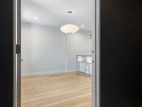 4th image of 639 Macon St #1