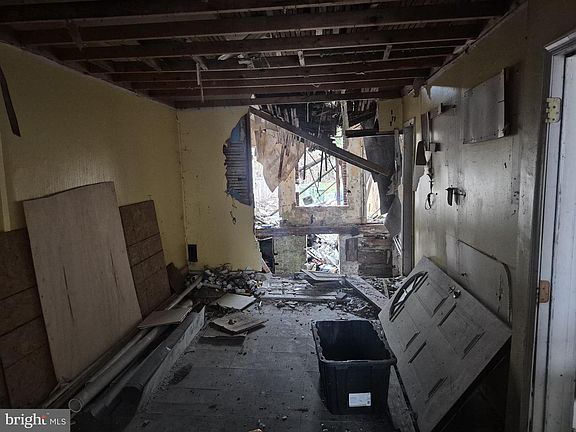 3rd image of 2920 Edmondson Ave