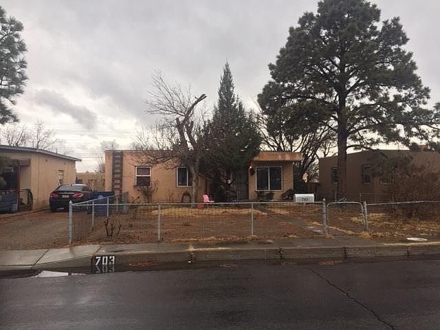 1st image of 703 Alvarado Dr SE