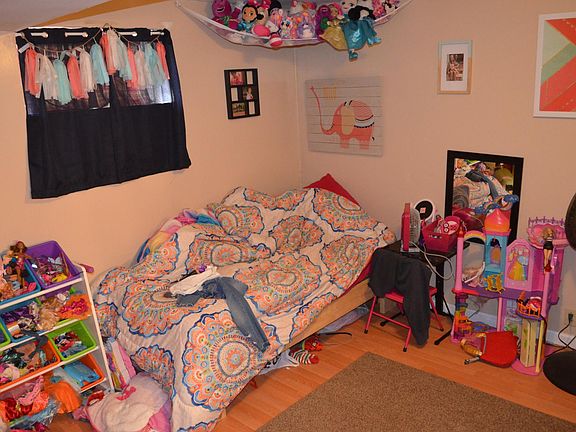 2nd image of 19 E Clearview Dr APT E