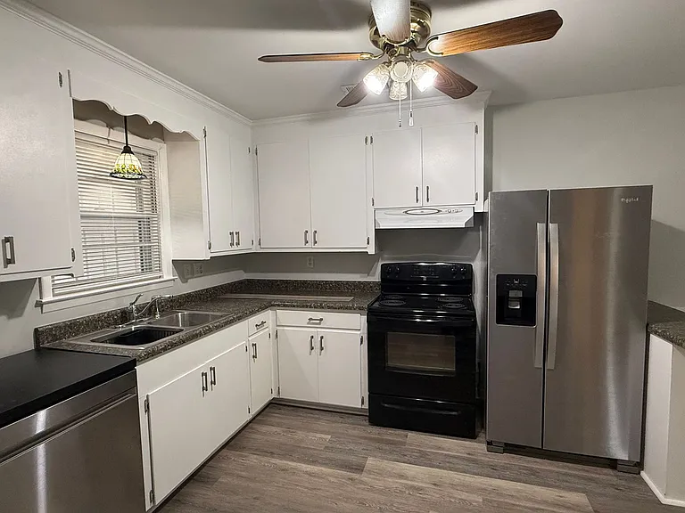 1746 E Avalon Cir #B — Photo 8