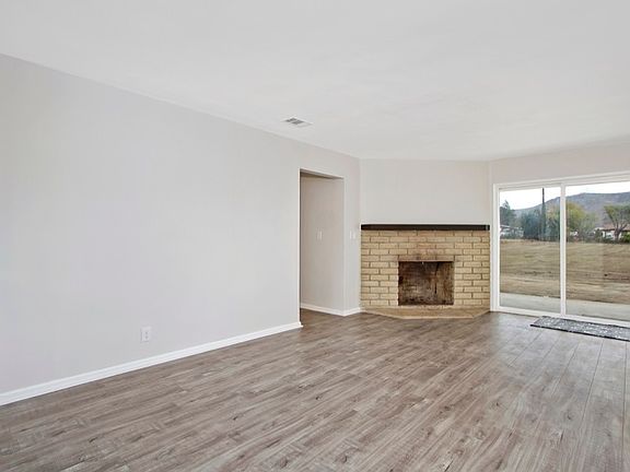 5th image of 26624 Amanda Ave
