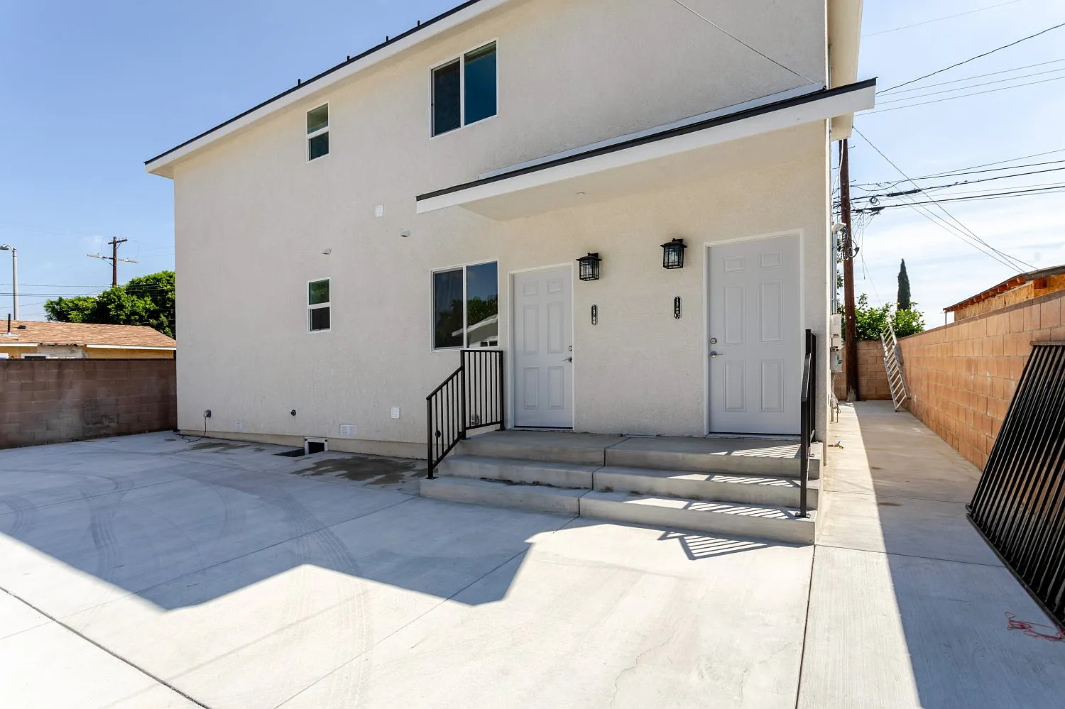 2 bed, 920 sqft, $2,600 — Photo 1
