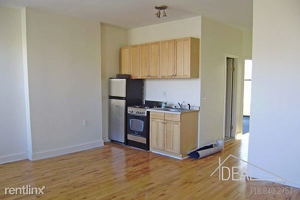 2nd image of 886 Pacific St