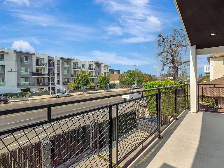 11613 Burbank Blvd — Photo 23