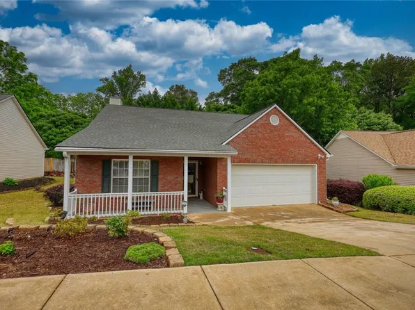 727 Jacoby Dr, Loganville, GA 30052