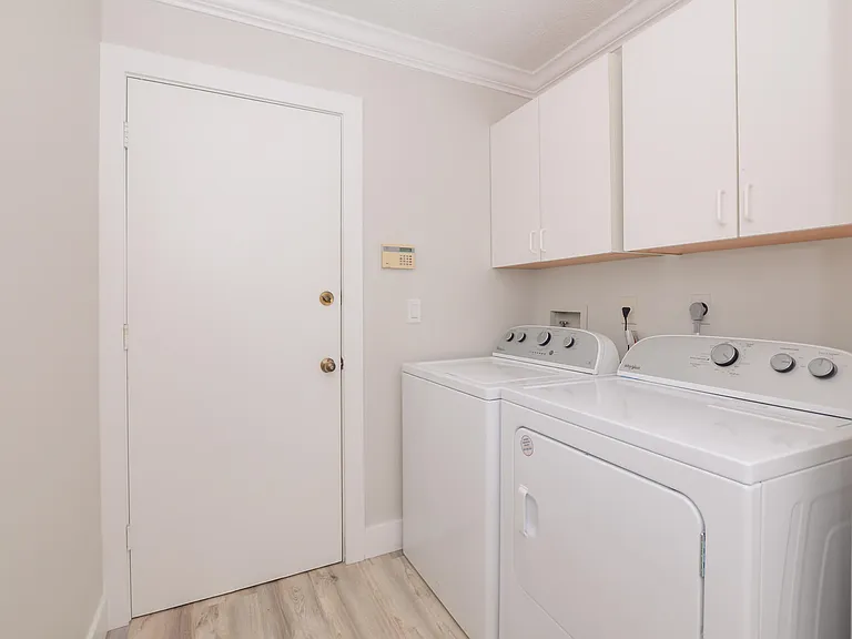 2411 NE Pinecrest Lakes Blvd — Photo 42