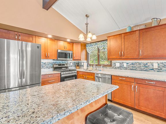 5th image of 1301 Holiday Dr