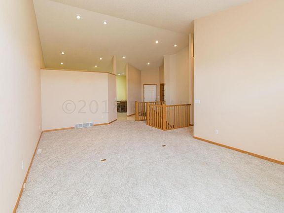 5th image of 2932 Eagle Dr