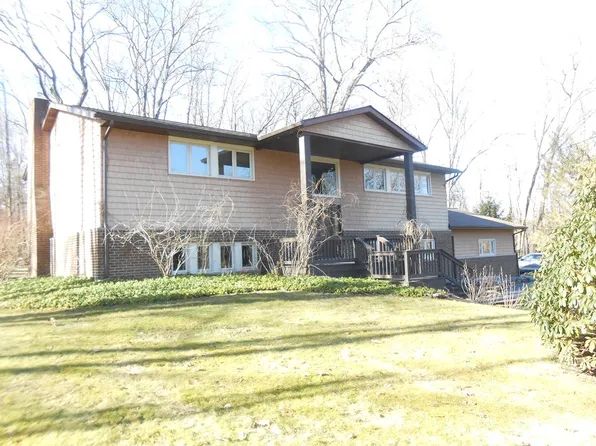 21 Scotts Dr, Oil City, PA 16301