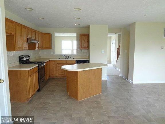 5th image of 303 Betty Ct
