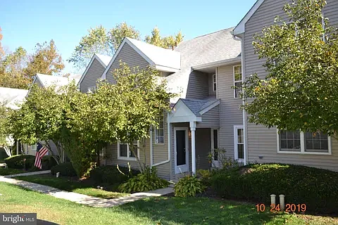 2 bed, 984 sqft, $2,000 — Photo 1