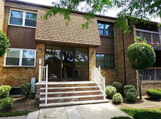820 Sharon Ct, Woodbridge, NJ 07095