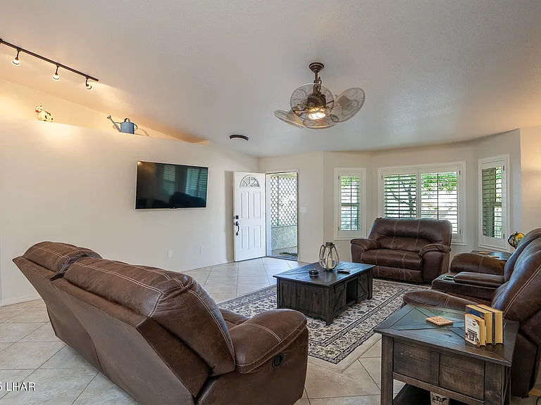 2906 Daytona Ave — Photo 32