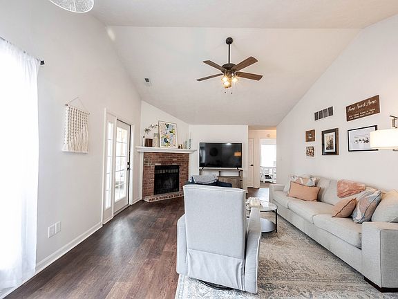 5th image of 6767 Colony Pointe South Dr
