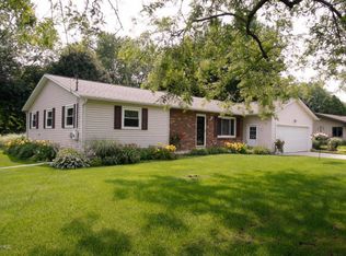 2147 W Gleneagle Dr, Kalamazoo, MI 49048