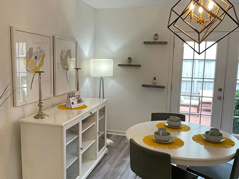 Golden Gate Townhomes — Photo 6