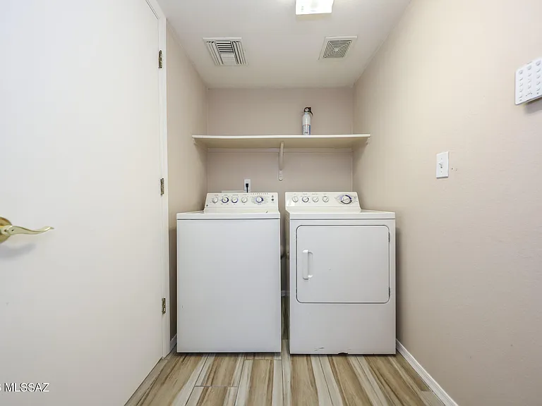 2416 W Chris Oliver Way — Photo 8