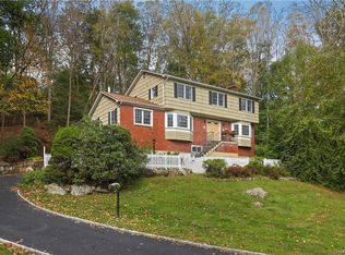 13 Douglas Dr, Katonah, NY 10536