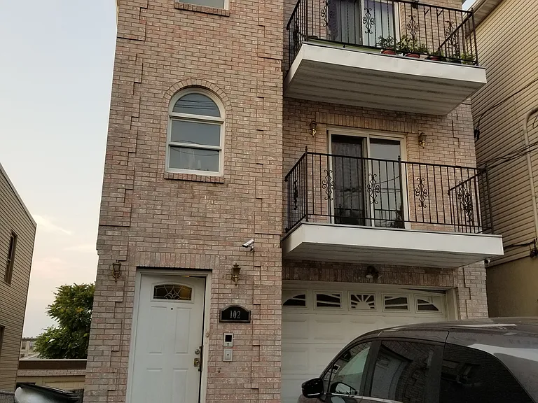 102 Hague St #1 — Photo 4