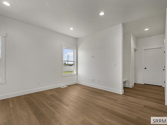 4th image of 504 Jayce Ave