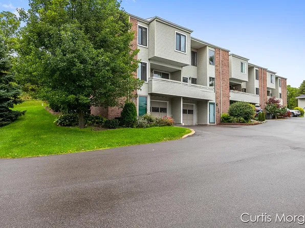 6215 Acropolis Dr SE, Grand Rapids, MI 49546