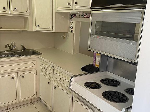 5th image of 899 SE 2nd Ave APT 121