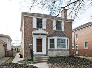 5045 Mulford St, Skokie, IL 60077