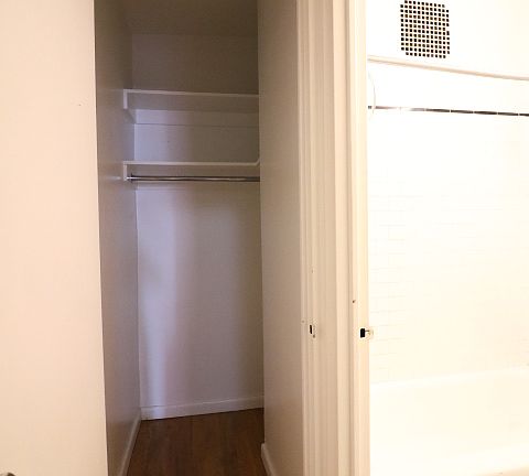 5th image of 445 W 49th St #3DS
