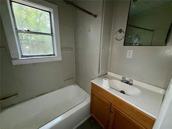 4th image of 2708 Edgewood St