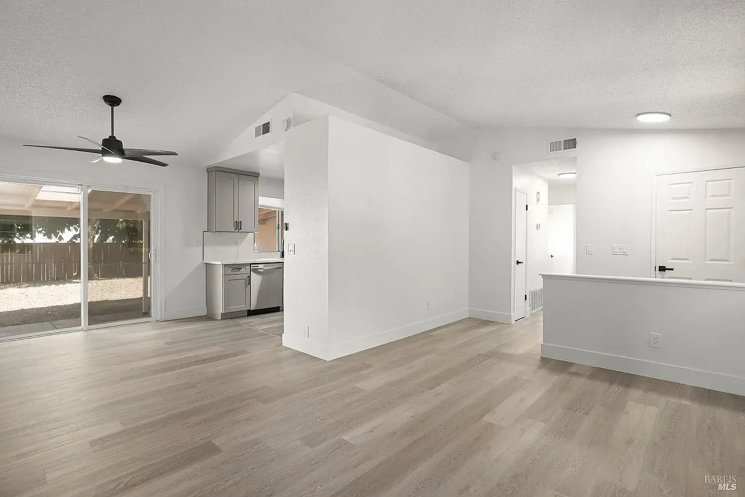 Modern Spacious 3 Bed/2 Bath Single Family Home in Vacaville, CA. Available Now! — Photo 3