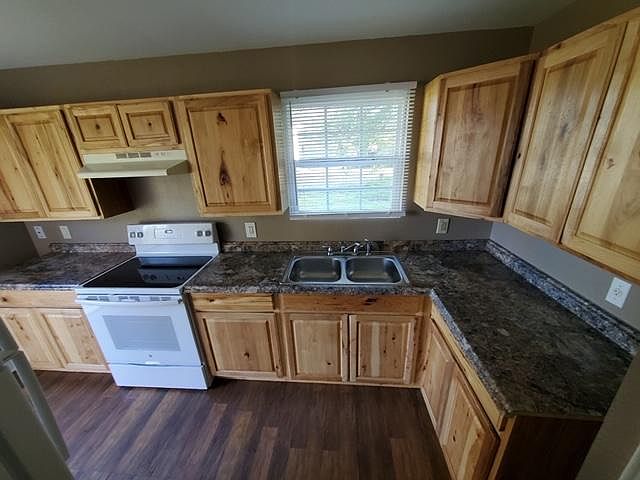 2nd image of 2725 29th St