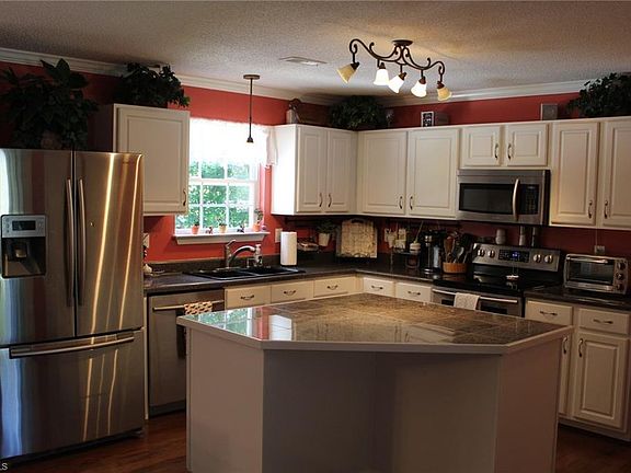 5th image of 203 Julian Pond Ln