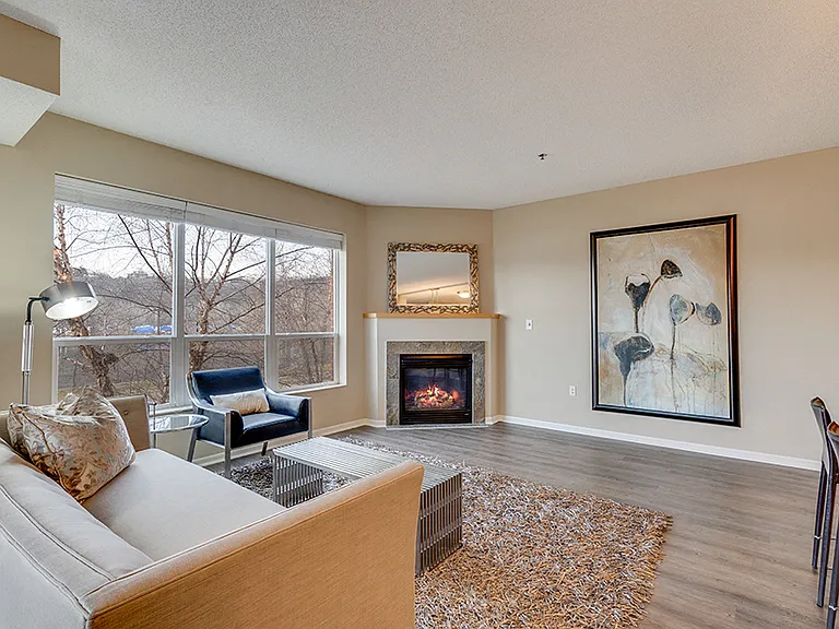 Riverview at Upper Landing — Photo 2