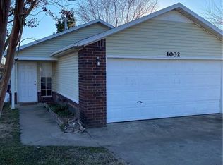 1002 Flynt St, Siloam Springs, AR 72761