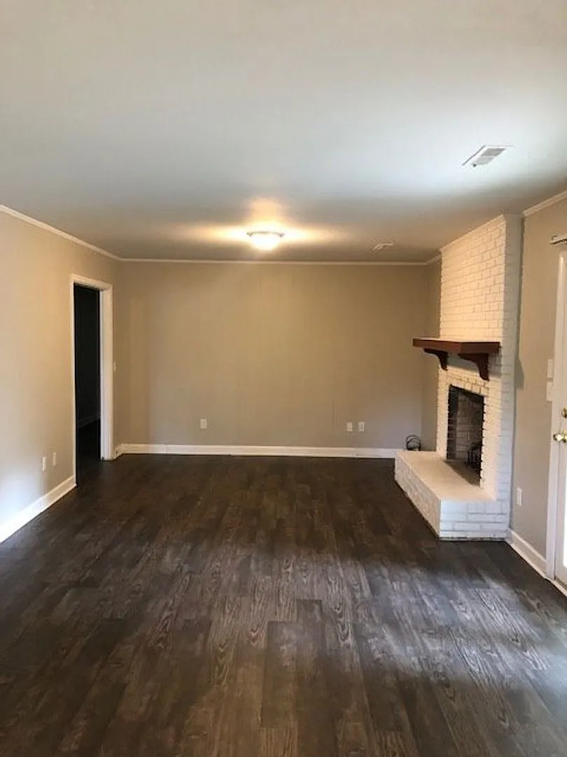 Large yard 3Bedroom 2 full bath — Photo 3