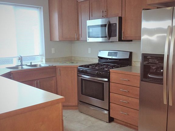 2nd image of 751 NE Glenridge Ct