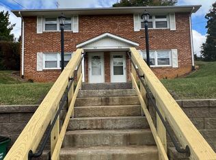 306 Phlegar St SW, Christiansburg, VA 24073