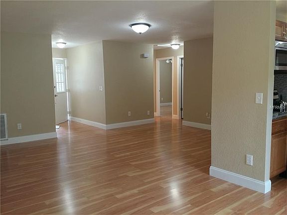 4th image of 2683 Knoll St E