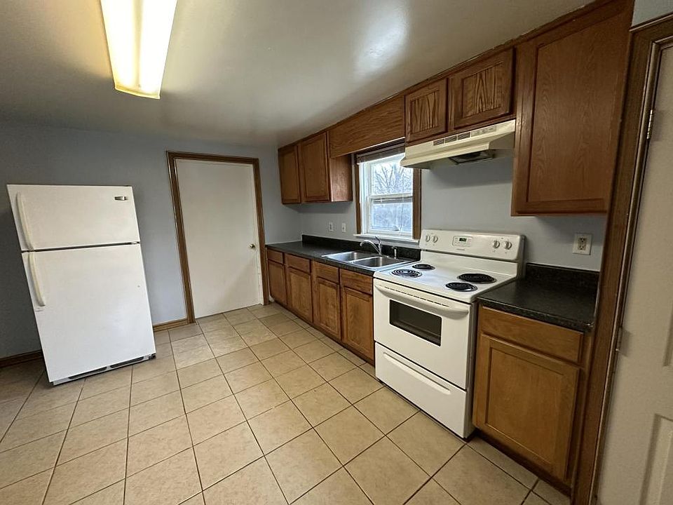 1st image of 308 1/2 N Oak St