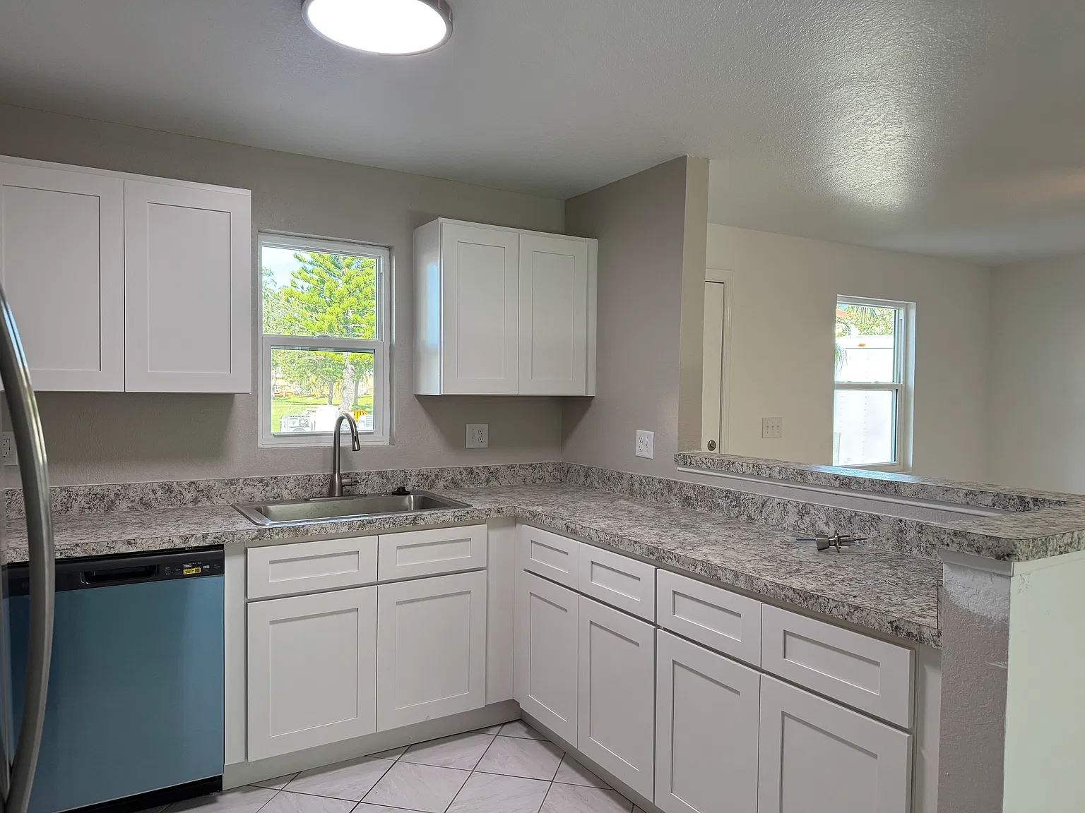 2 bed, 864 sqft, $1,300 — Photo 4