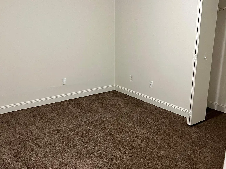 920 N Front St #8 — Photo 6