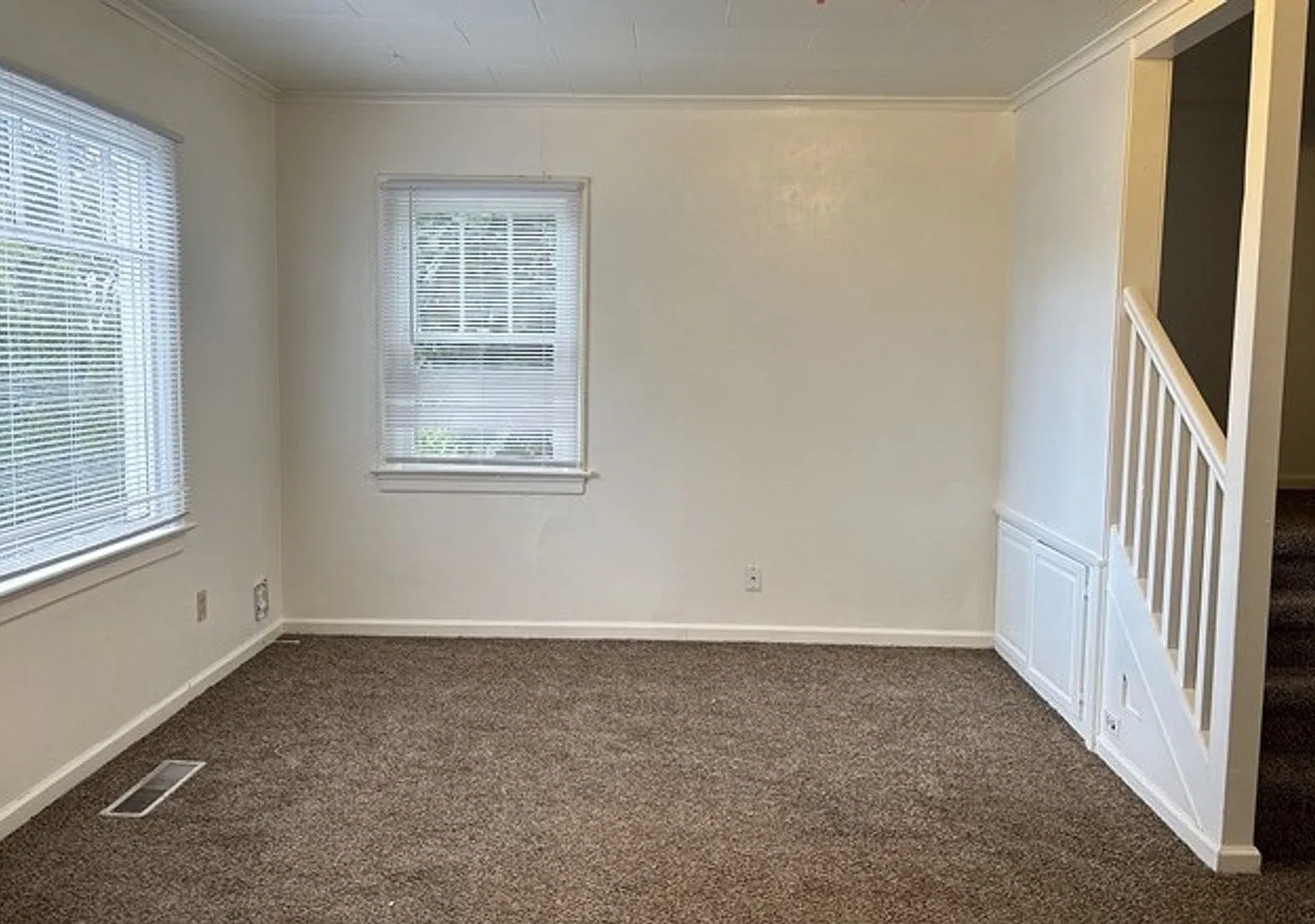 3Bd/1Ba Two Story House - Available to View! — Photo 3