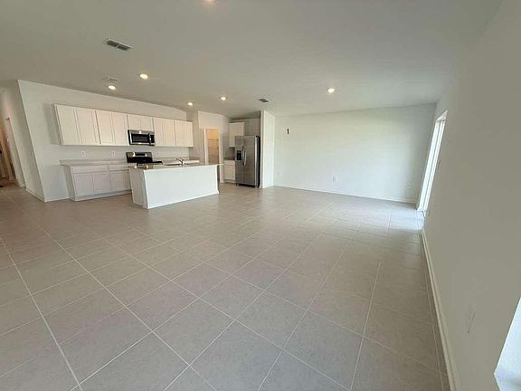 3rd image of 355 Artemis St