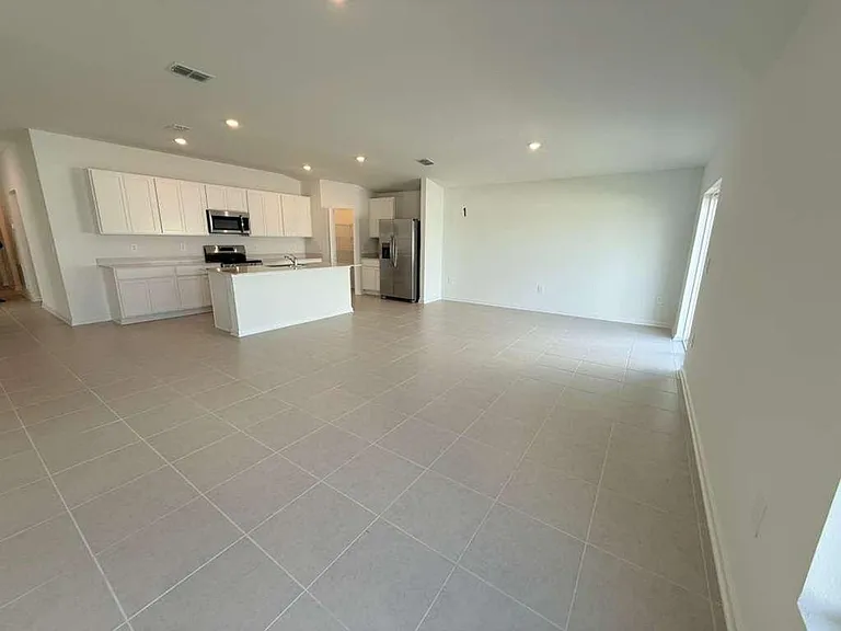355 Artemis St — Photo 3