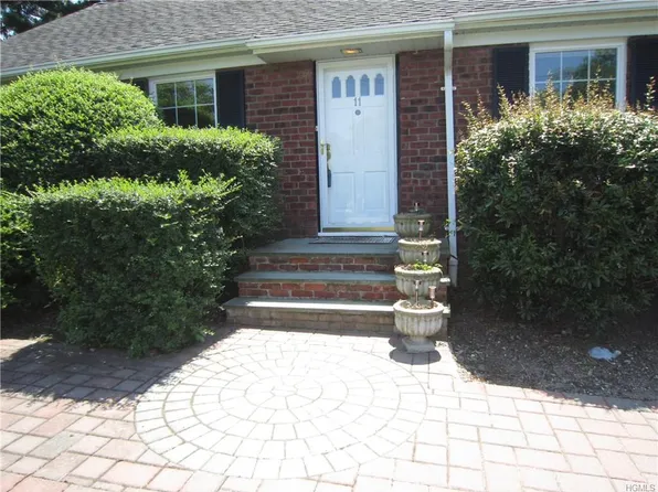 11 Cairnsmuir Ln, New City, NY 10956