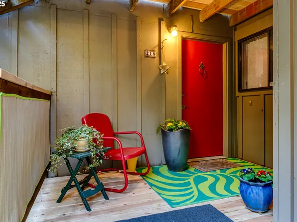 218 Trailside Loop #218, Eugene, OR 97405