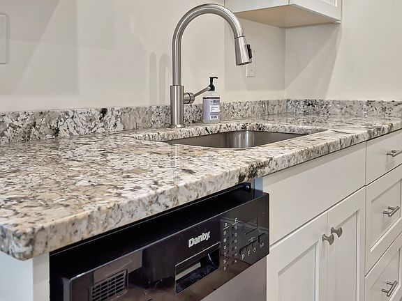 Granite counters with dishwasher